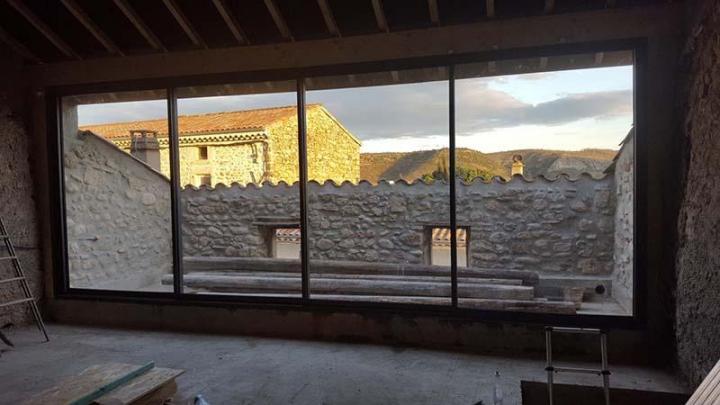 Pose de porte en alu Joyeuse