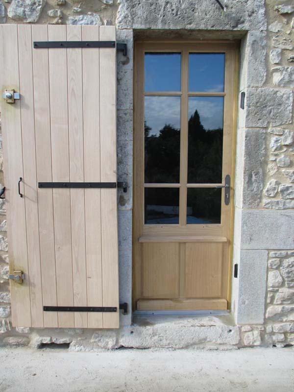 Pose de porte en bois Joyeuse