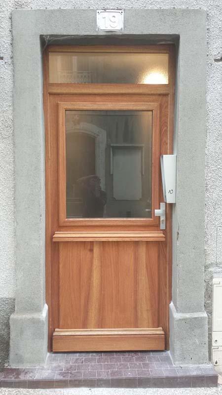 Installation de porte en bois Joyeuse