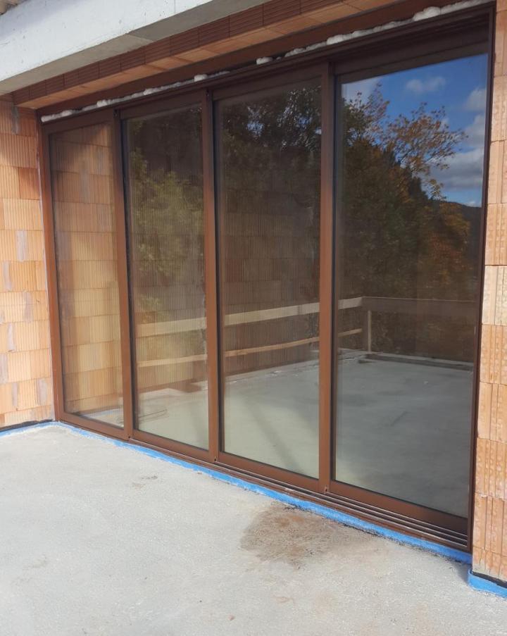 Installation de porte en alu Joyeuse