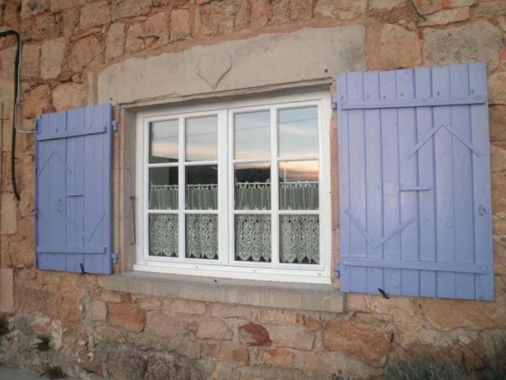 Installation de porte en bois Joyeuse