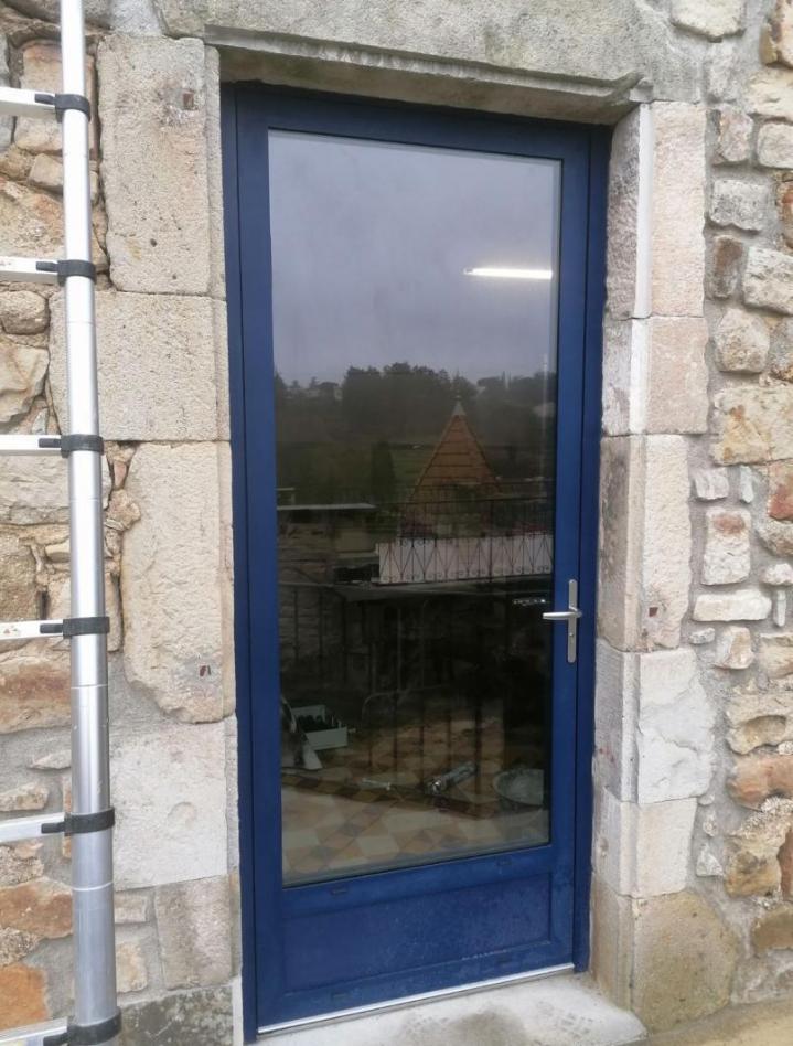 Installation de porte en alu Joyeuse