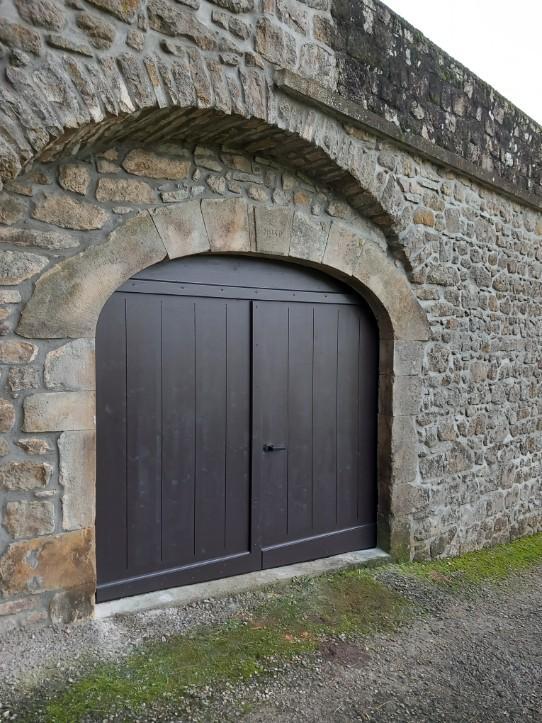Installation porte de garage en bois Joyeuse