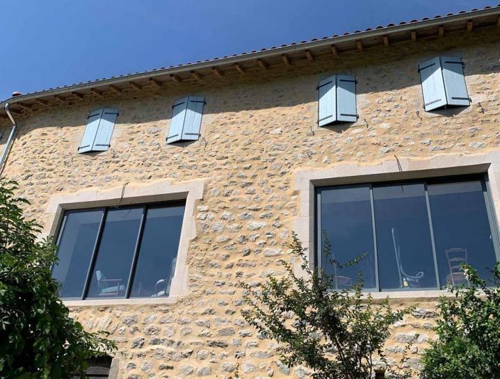 Pose de porte en alu Joyeuse