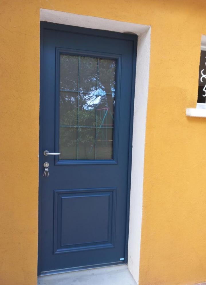 Pose de porte en alu Joyeuse