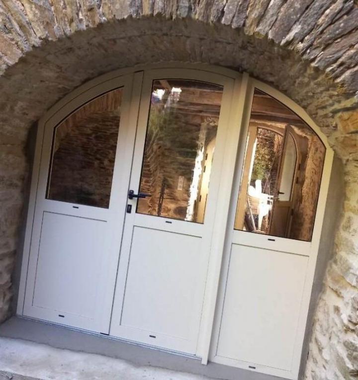 Installation de porte en alu Joyeuse
